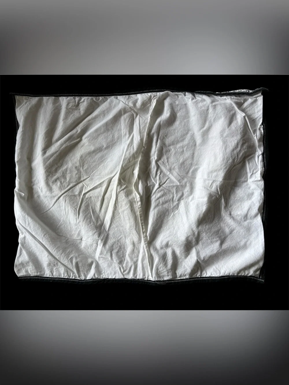 Queen size bedsheets, 2 standard pillowcases and 2 standard pillow shams.